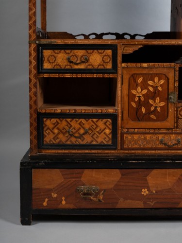  - Cabinet japonais en marqueterie dite Hakone