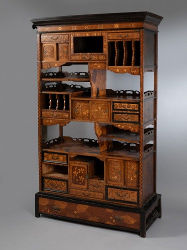 Antiquités - Cabinet japonais en marqueterie dite Hakone