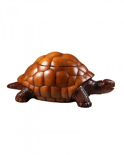 Tortue en bois sculpté formant bar