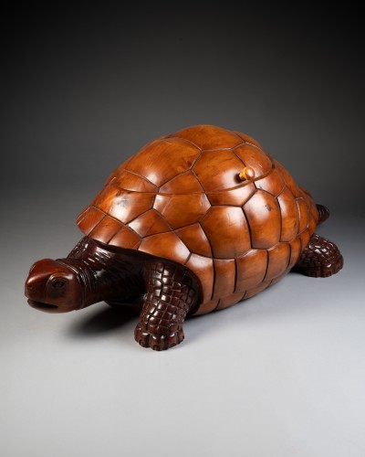 Carved wooden turtle forming bar - 50