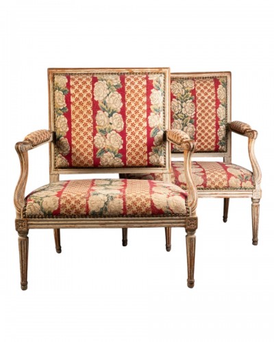 Paire de fauteuils laqués du 18e siècle