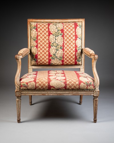 Seating  - Pair of lacquered wooden armchairs, 18th century