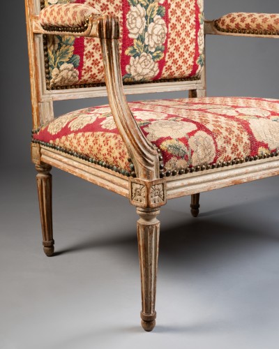 18th century - Pair of lacquered wooden armchairs, 18th century