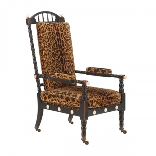 Grand fauteuil en bois noirci