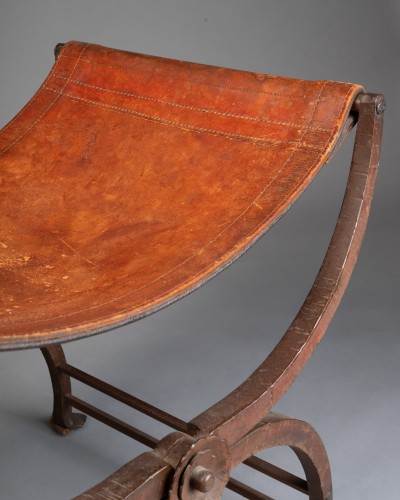 Curle stool - 50