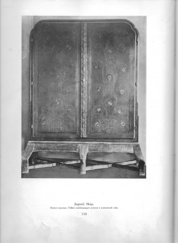 Carl Bergsten - A marquetery cabinet. Sweden circa 1910 - 