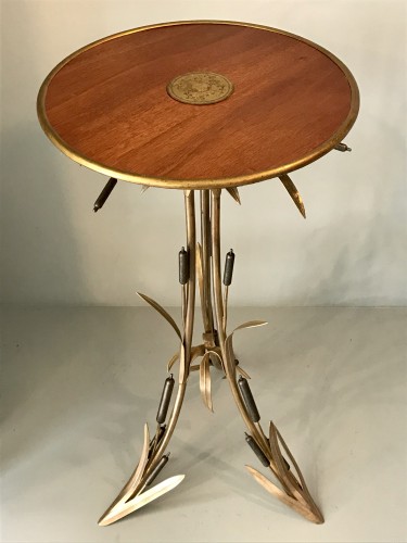 Furniture  - Pedestal table with reed decor