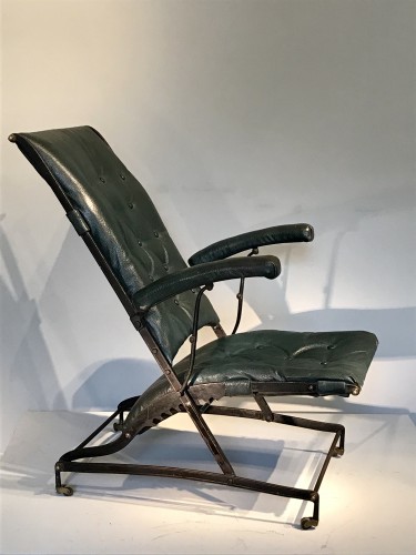 Fauteuil en fer forgé et cuir vert. - Seating Style Napoléon III