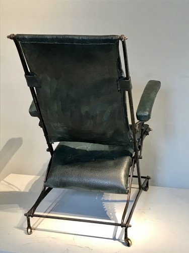 19th century - Fauteuil en fer forgé et cuir vert.