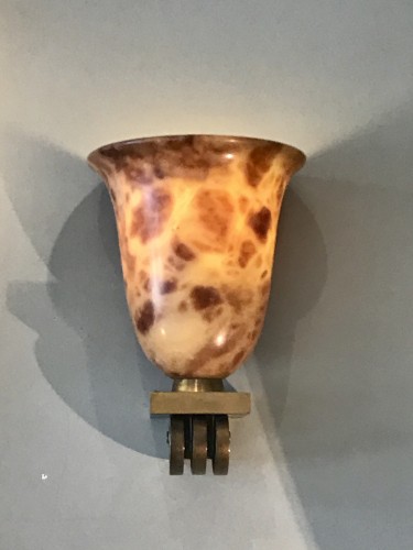 Lighting  - A pair of alabaster wall lightening vase