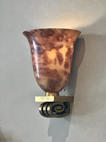 Art Déco - A pair of alabaster wall lightening vase