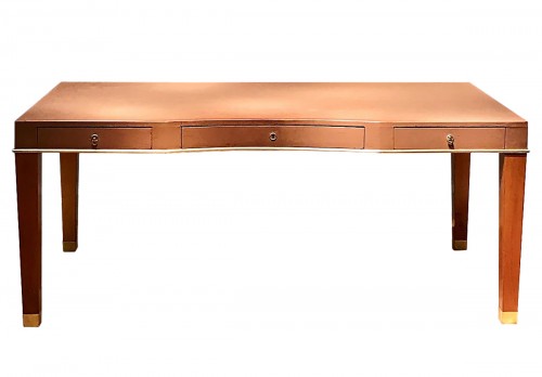 Bureau plat en cuir par Blanche Klotz