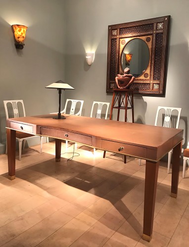 Bureau plat en cuir par Blanche Klotz - Bellechasse 29 galerie