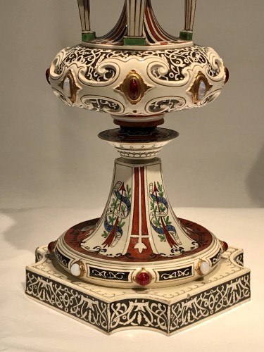 Paire de bougeoirs en faïence de Worcester - Céramiques, Porcelaines Style Napoléon III