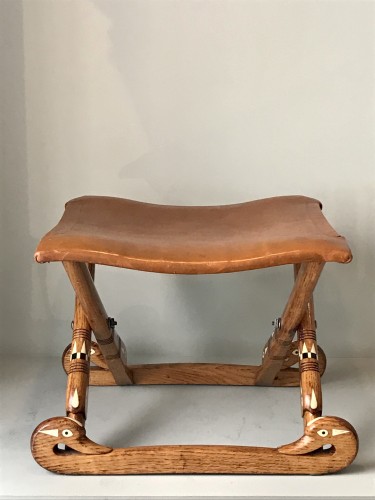 Tabouret néo-Égyptien - Bellechasse 29 galerie