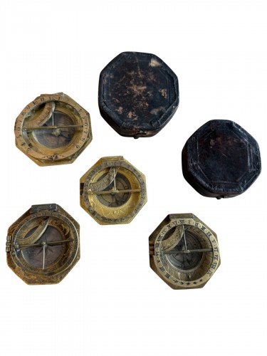 Collection de 4 cadrans solaires Bousolles en laiton - Augsburg, Allemagne 18e siècle