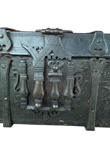 Curiosities  - Wrought iron casket/box with leater and wood - Spain 16th century