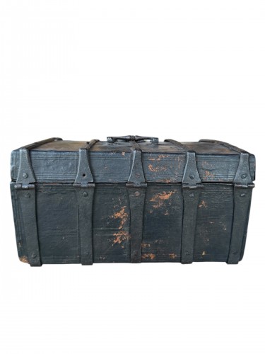 <= 16th century - Wrought iron casket/box with leater and wood - Spain 16th century