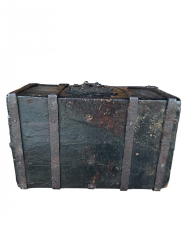 Wrought iron casket/box with leater and wood - Spain 16th century - Renaissance