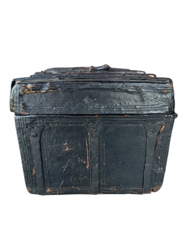 Antiquités - Wrought iron casket/box with leater and wood - Spain 16th century