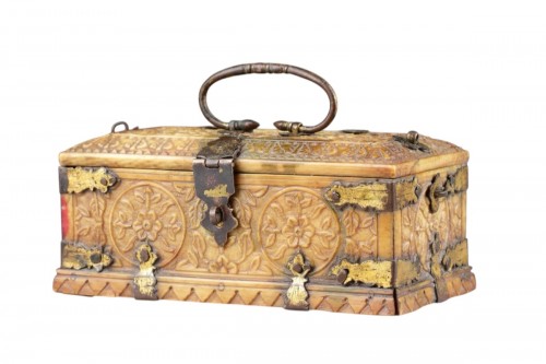 Petit coffret en ivoire sculpté de l’Inde du Nord, d’époque moghole - 17e siècle