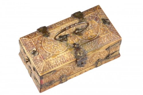 XVIIe siècle - Petit coffret en ivoire sculpté de l’Inde du Nord, d’époque moghole - 17e siècle