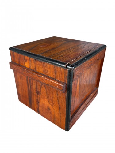 Antiquités - Japanese Lacquer Display Stand (Kazaridana / Tsuridana), 19th century