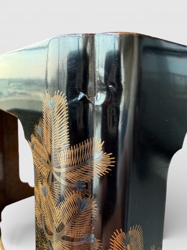 Antiquités - Japanese Lacquer Display Stand (Kazaridana / Tsuridana), 19th century