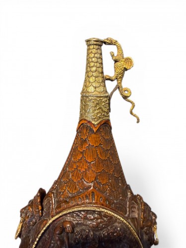 Curiosities  - Carved wooden powder flask with gold mounts – Germany 17th century