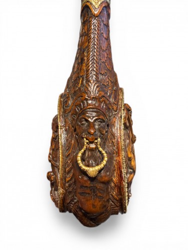 Carved wooden powder flask with gold mounts – Germany 17th century - Louis XIV