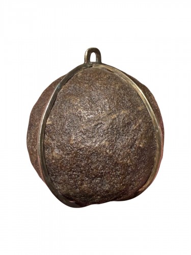 Pierre de Bézoard (Bezoar) avec monture en argent - Goa, Inde 18e siècle