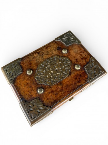 Objets de Curiosité  - Coffre colonial à Sirih en Amboyna en bronze doré (VOC) - Batavia 18e siècle
