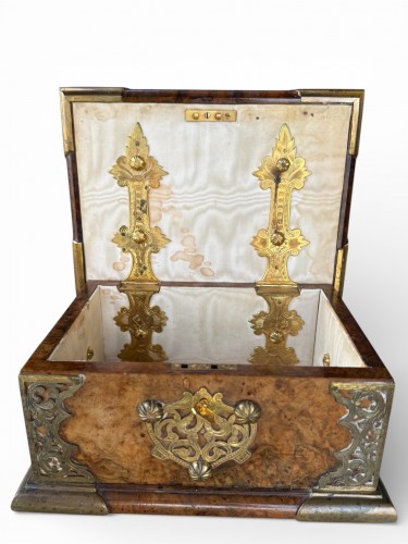  - Coffre colonial à Sirih en Amboyna en bronze doré (VOC) - Batavia 18e siècle