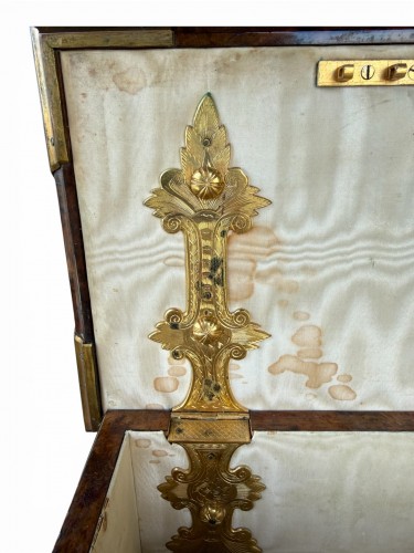 Antiquités - Coffre colonial à Sirih en Amboyna en bronze doré (VOC) - Batavia 18e siècle