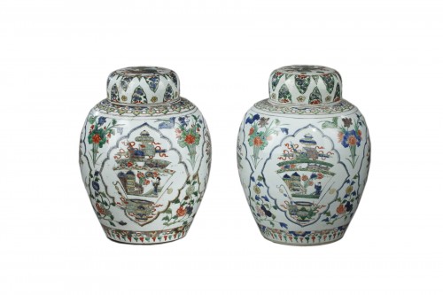 Paire de vases couverts en porcelaine - Chine vers 1700