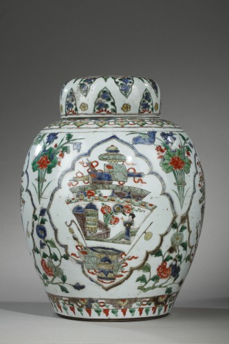 Pair porcelain  vases and covers - Circa 1700 - Asian Works of Art Style 