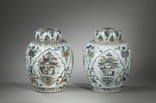XVIIe siècle - Paire de vases couverts en porcelaine - Chine vers 1700
