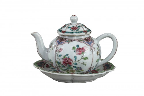 Teapot Famille rose  1730/1735