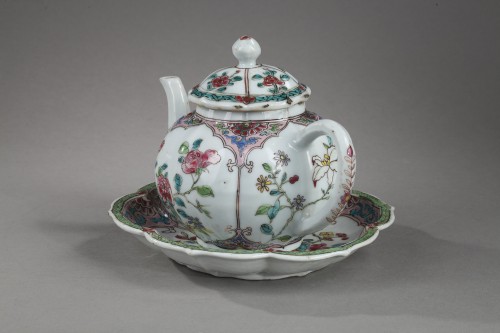 Teapot Famille rose  1730/1735 - Asian Works of Art Style 