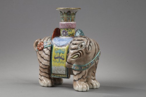 Statuette représentant un éléphant porte baguette - Chine 19e siècle - Arts d