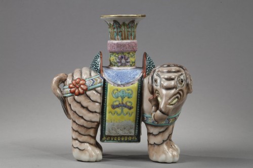 XIXe siècle - Statuette représentant un éléphant porte baguette - Chine 19e siècle