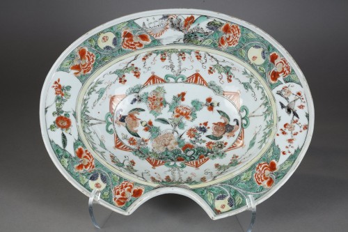 XVIIIe siècle - Plat à barbe "Famille verte" - Kangxi 1662/1722