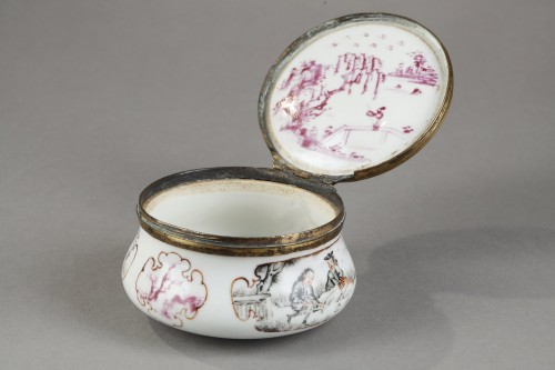 XVIIIe siècle - Boite à tabac en porcelaine - Chine Qianlong 1736/1795