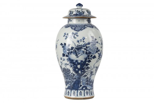 Vase and cover in porcelain "Blue White" - China about 1730