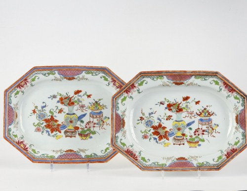 Pair of dish Famille Rose porcelain. Yongzheng period 1723/1735 - Asian Works of Art Style 