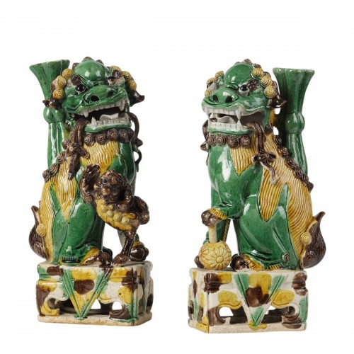 Pair of Fo dogs " Famille Verte"  enamelled biscuit - Kangxi 1662/1722     