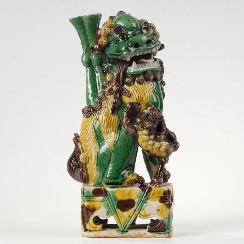 Pair of Fo dogs " Famille Verte"  enamelled biscuit - Kangxi 1662/1722      - Asian Works of Art Style 