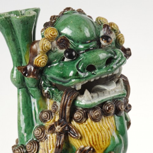 Pair of Fo dogs " Famille Verte"  enamelled biscuit - Kangxi 1662/1722      - 