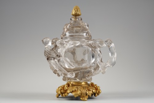 Carved rock crystal vase in the shape of a jug. China 19th century - Asian Works of Art Style 