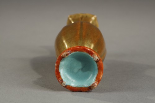 Chinese gilt porcelain imitating  bronze  vase - Qianlong period 1736/1795 - Asian Works of Art Style 